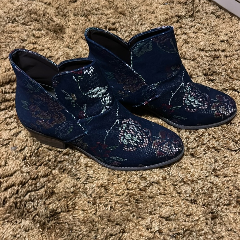 me too Dark Blue Ankle Boot
